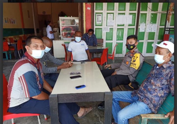 kapolsek seunagan saweu keude kupi di desa kuta baro jeuram ,kec,seunagan ,kab,nagan raya .